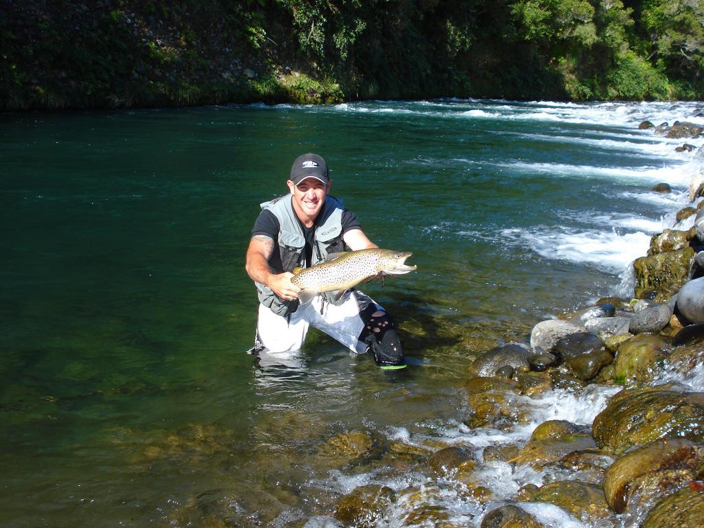 Turangi Trout Lodge Buitenkant foto