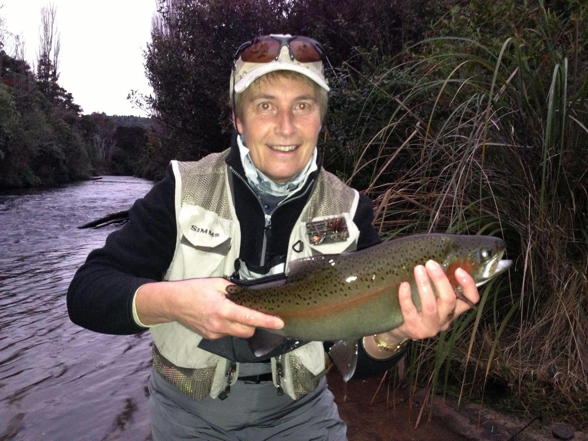 Turangi Trout Lodge Buitenkant foto